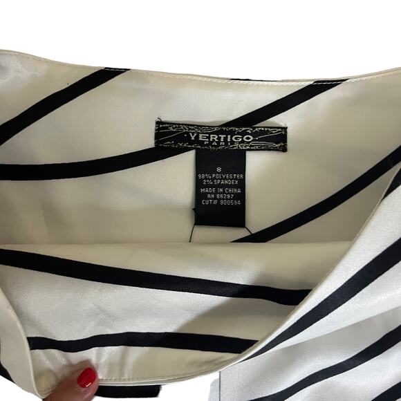 VERTIGO PARIS Lines White Black Abstract Pleats A-Line Skirt Women's Size 8 NWT - Picture 3 of 7